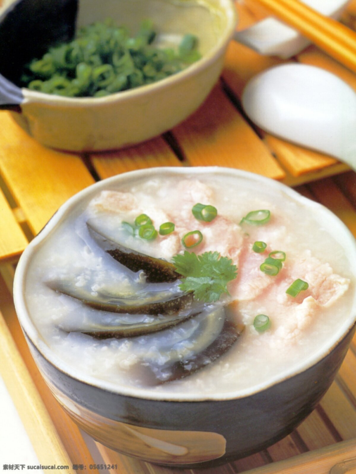 皮蛋瘦肉粥 皮蛋粥 粥 稀饭 早餐 早点 传统美食 餐饮美食