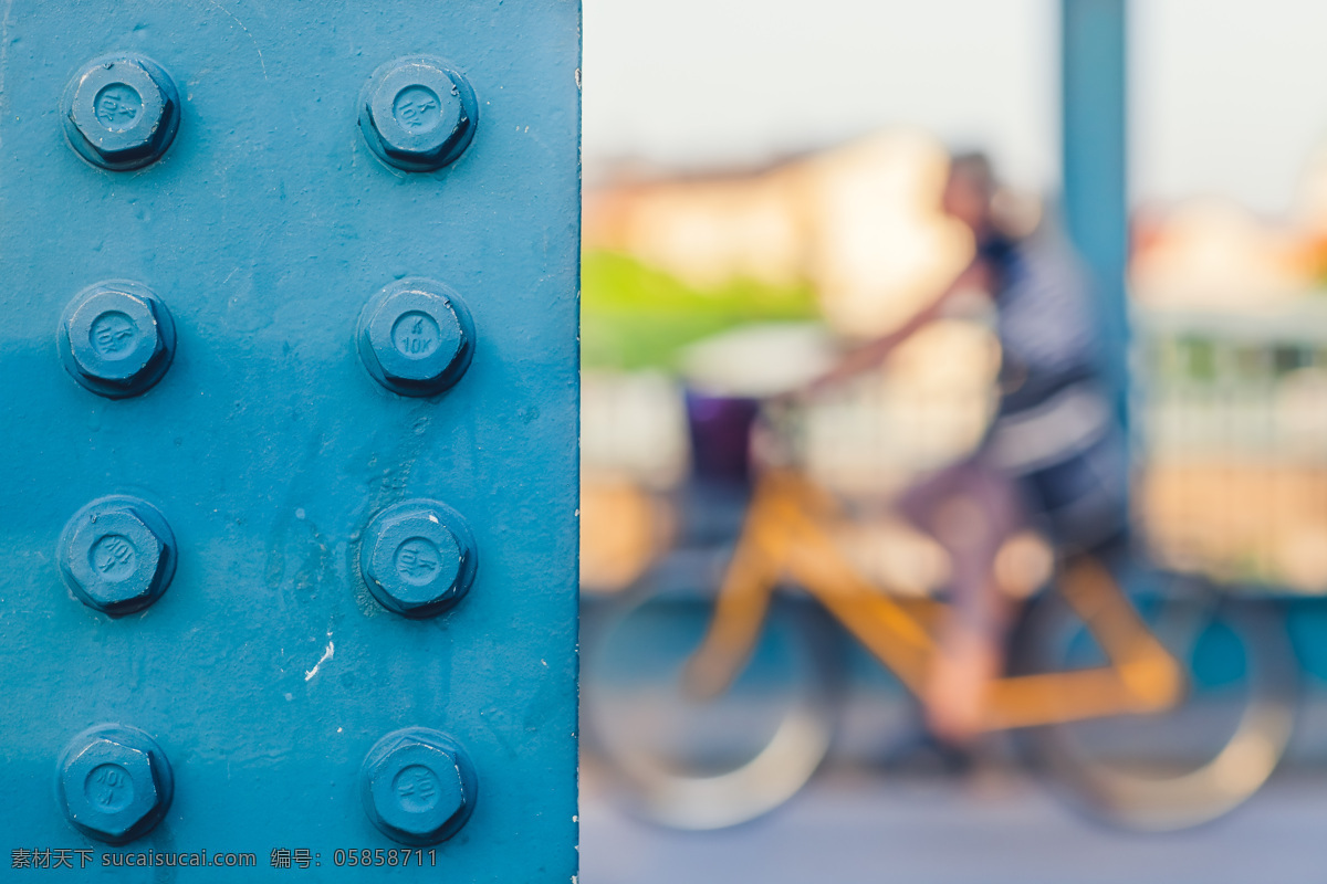钢板 上 螺丝 背景 自行车 背景图案 其他类别 生活百科 青色 天蓝色