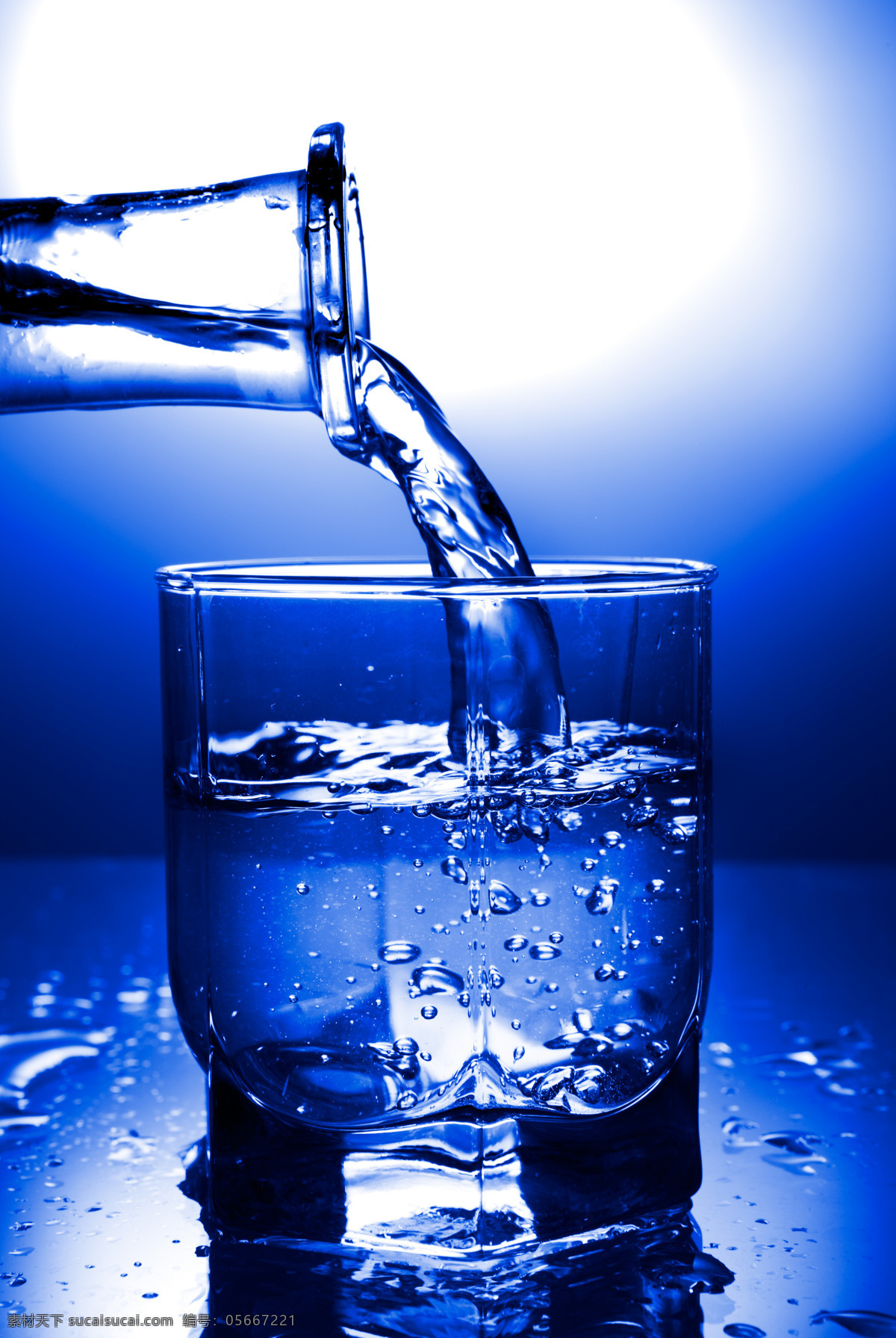 水杯 杯子 餐饮美食 化装品 蓝色 面膜 泼水 水 水滴 饮料酒水 矢量图 日常生活
