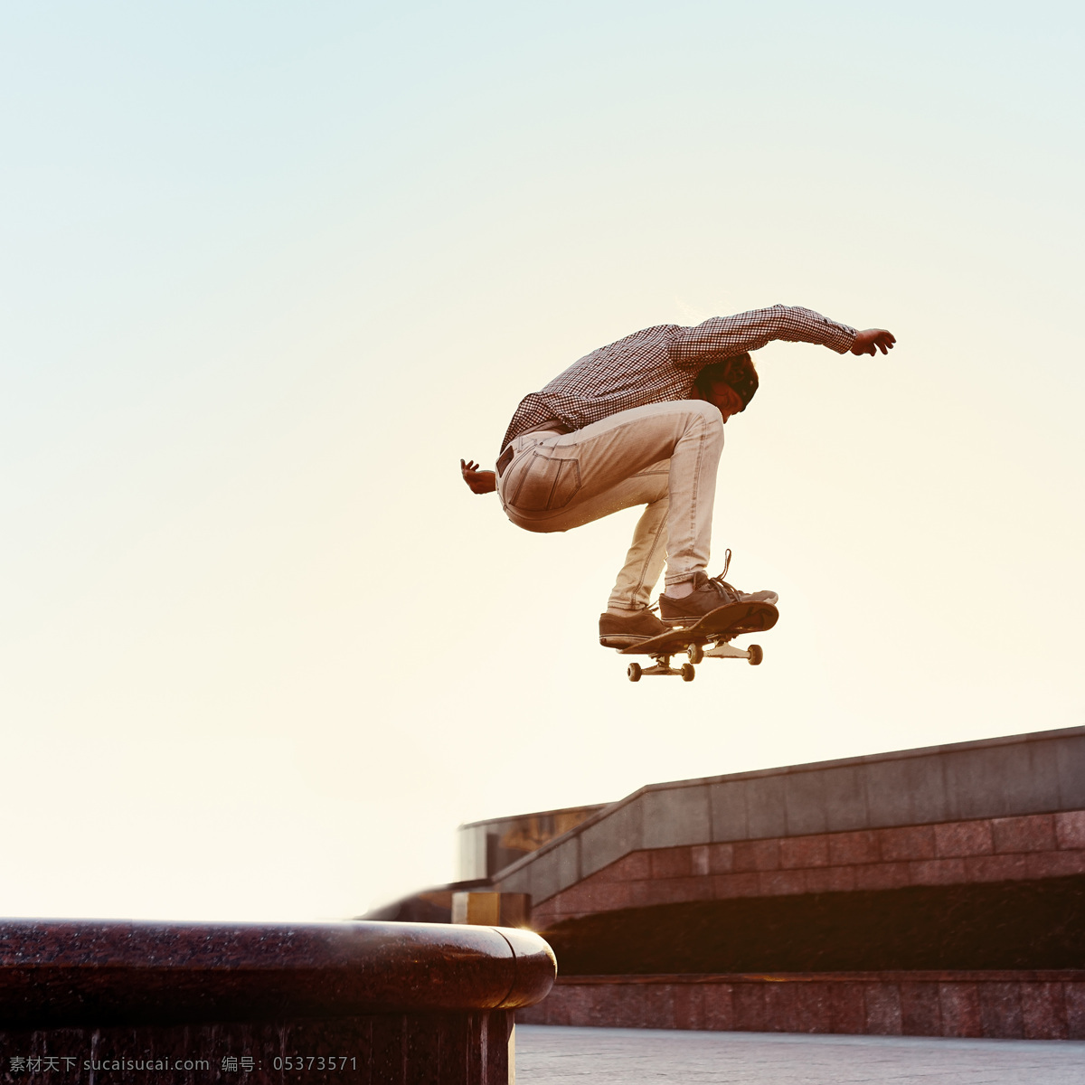 跳跃 滑板 帅哥 跳跃滑板帅哥 男人 动感人物 滑板运动 体育运动 生活百科