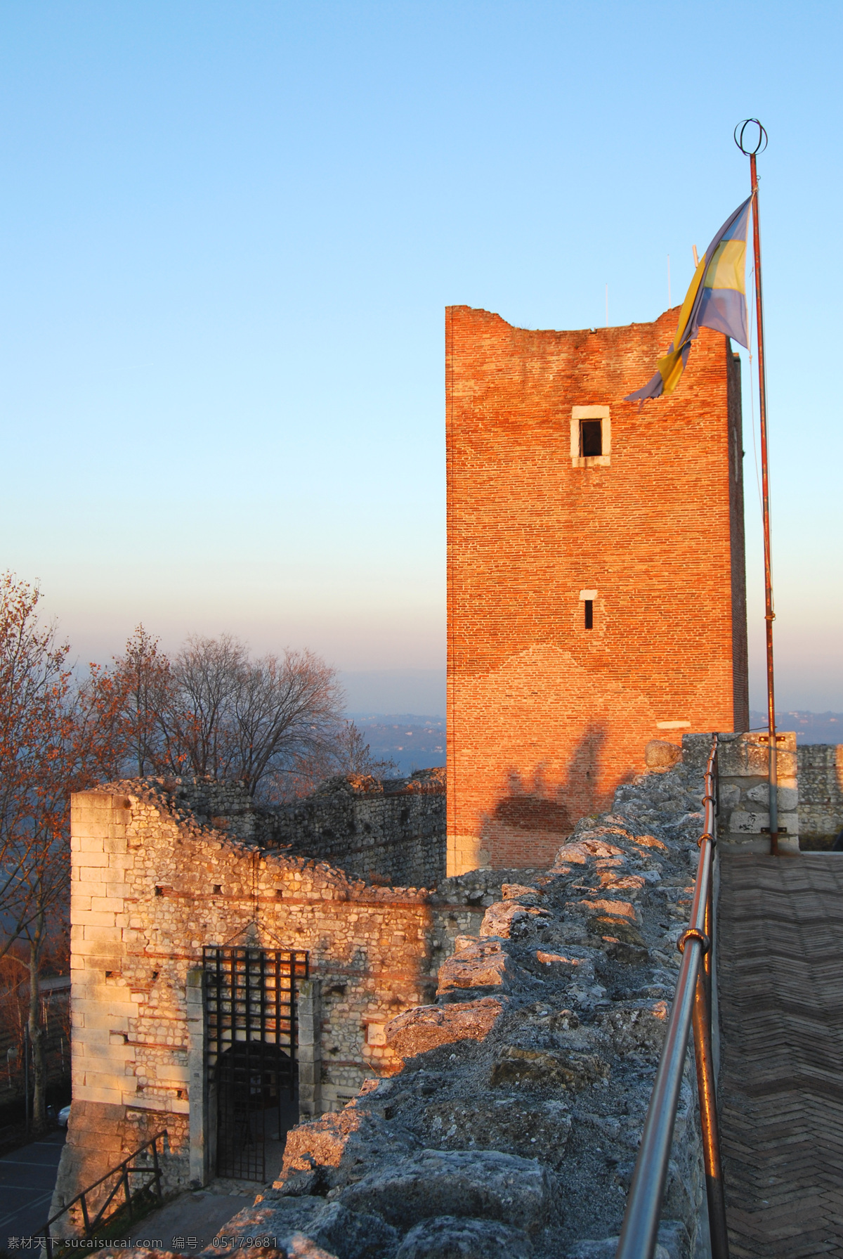 城堡 碉楼 建筑 国旗 建筑摄影 建筑园林 城堡碉楼建筑 遗址 psd源文件