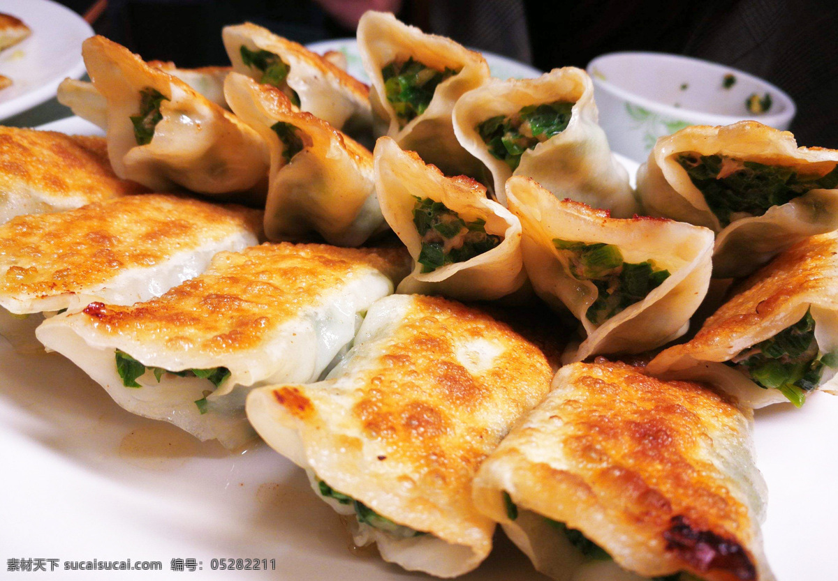 黄金锅贴图片 黄金锅贴 锅贴 尖椒 美味 美食 餐饮美食 传统美食