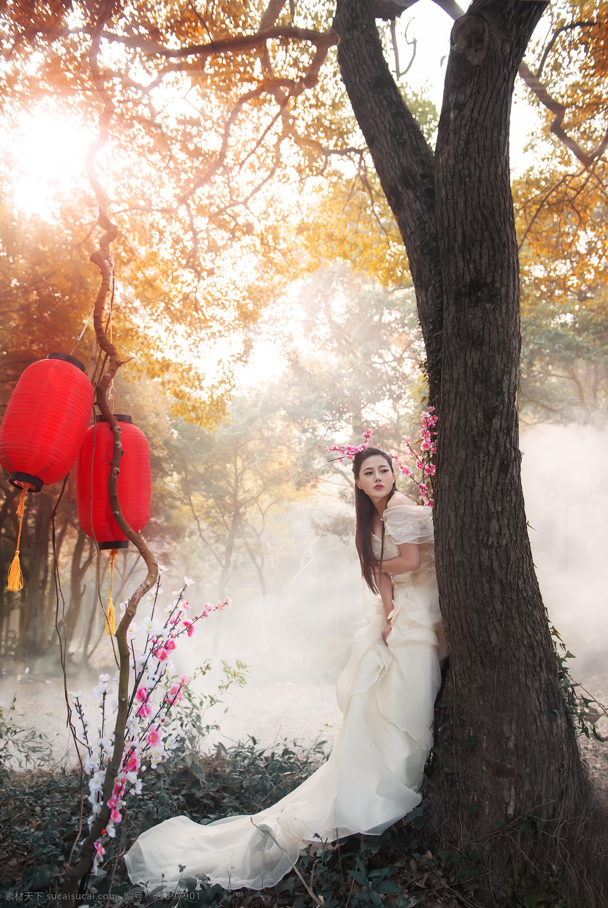 美女 白色婚莎 写真 户外 森林 清晨 人物 模特 清鲜 人物摄影 人物图库