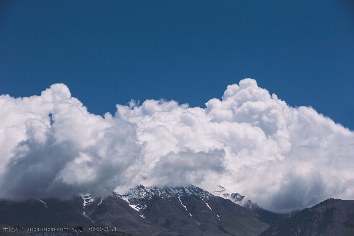 蓝天白云与山 蓝天 白云 山巅 大山 高山