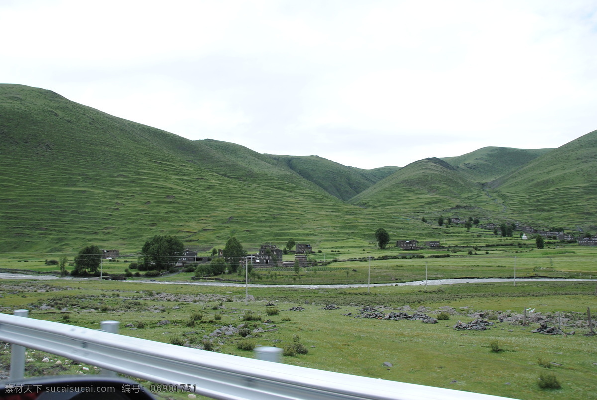 西藏 风景 草地 公路 绿树 天空 西藏风景 远山 生活 旅游餐饮