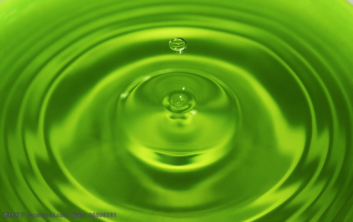 下降中的水滴 水 下降 绿色 一滴水 液体 清洁 启动 画面 湿波纹 透明 流动 圆形 涟漪