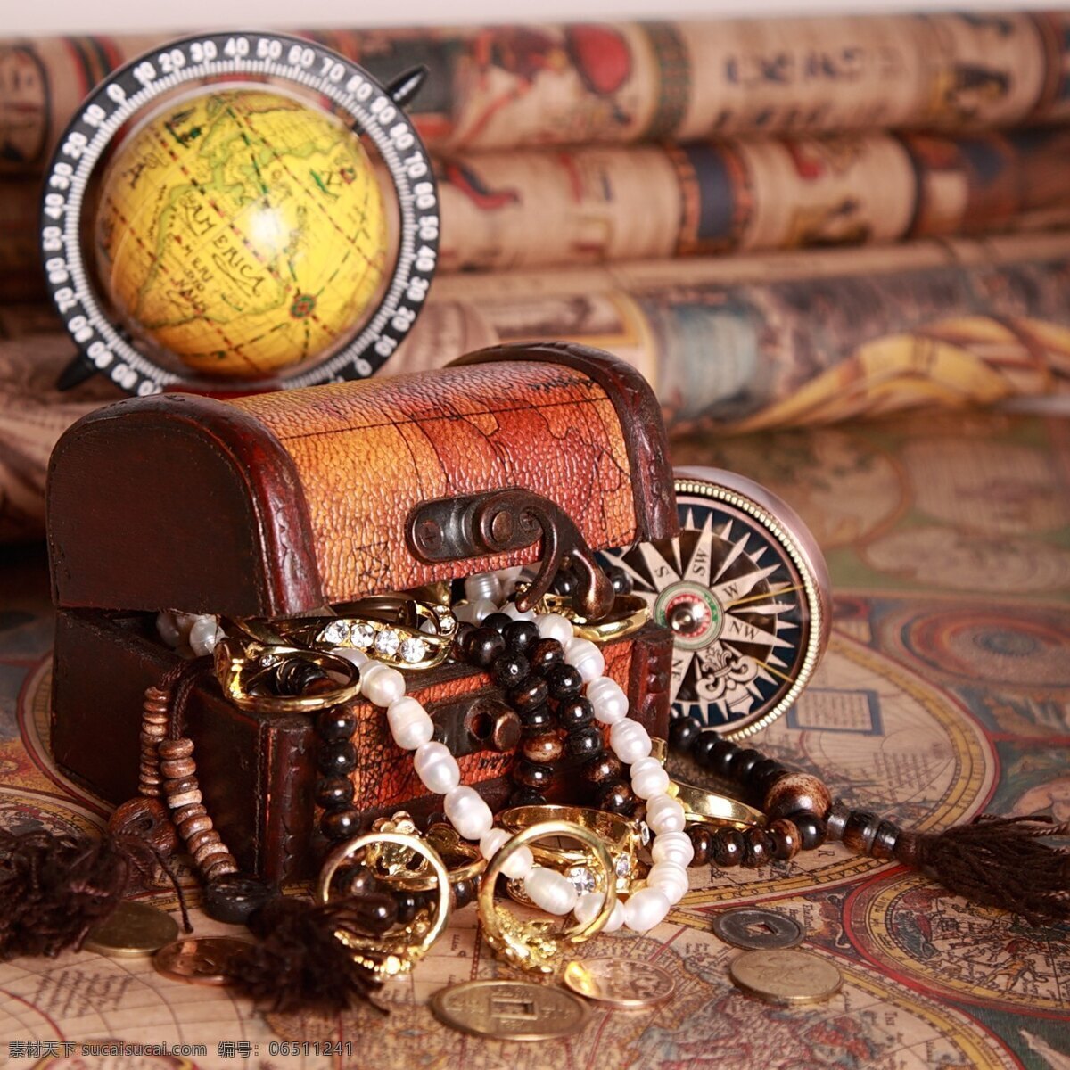 一堆珍藏珠宝 地球 珍珠 箱子 佛珠 怀旧地图 航海世界地图 指南针 航海主题 怀旧背景 其他类别 生活百科 黑色