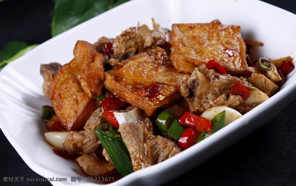 臭豆腐焖排骨 臭豆腐烧仔排 臭豆腐烧排骨 臭豆腐烧小排 豆腐焖仔排 豆腐焖排骨 农家大烩菜 菜品图 餐饮美食 传统美食
