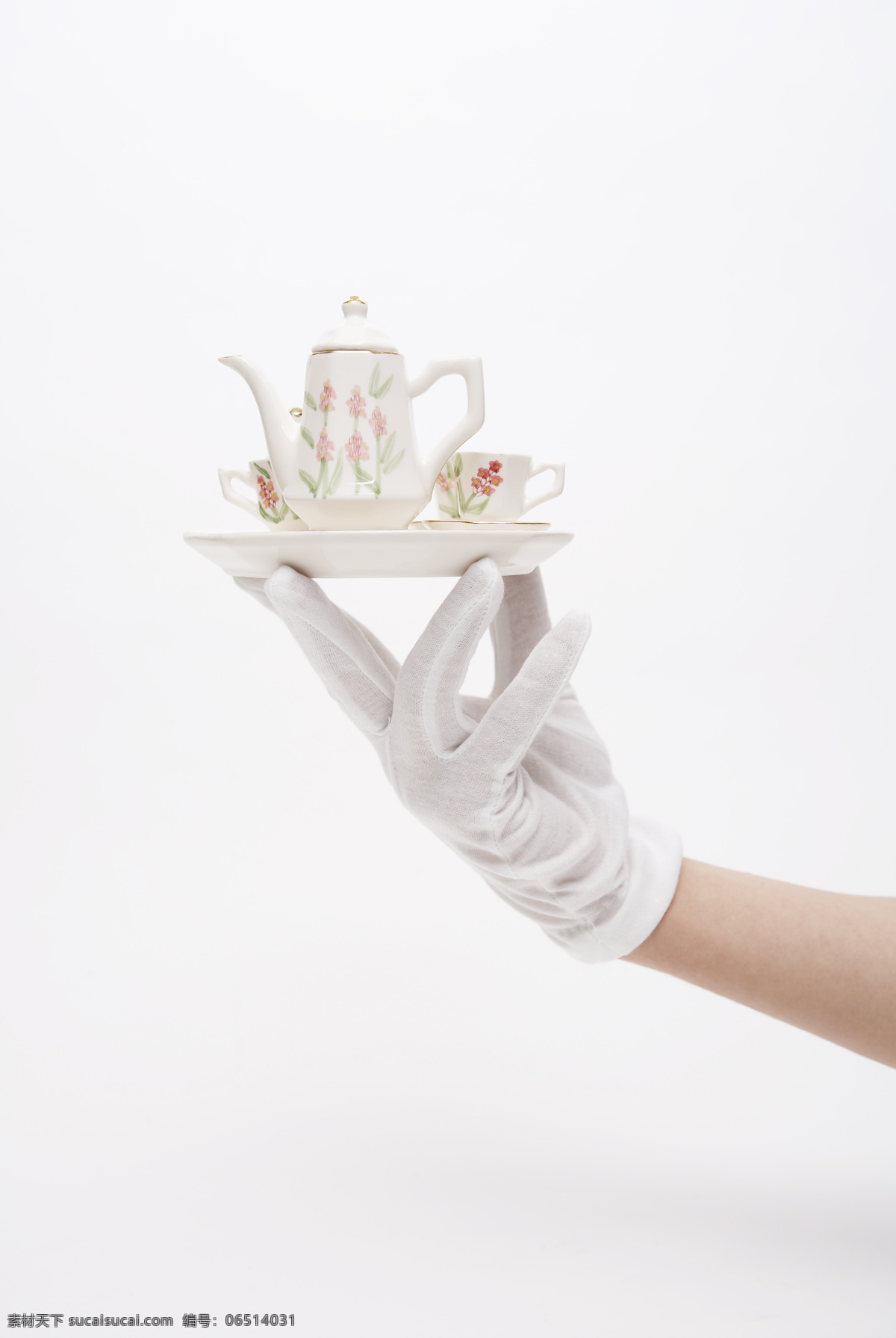 上茶 端茶 茶壶 茶杯 陶瓷茶具 泡茶 托盘姿势 管家手势 管家 白色手套 管家服务 酒店服务 尊崇礼遇 服务 星级服务 物管服务 英式管家 手势表达 其他人物 人物图库