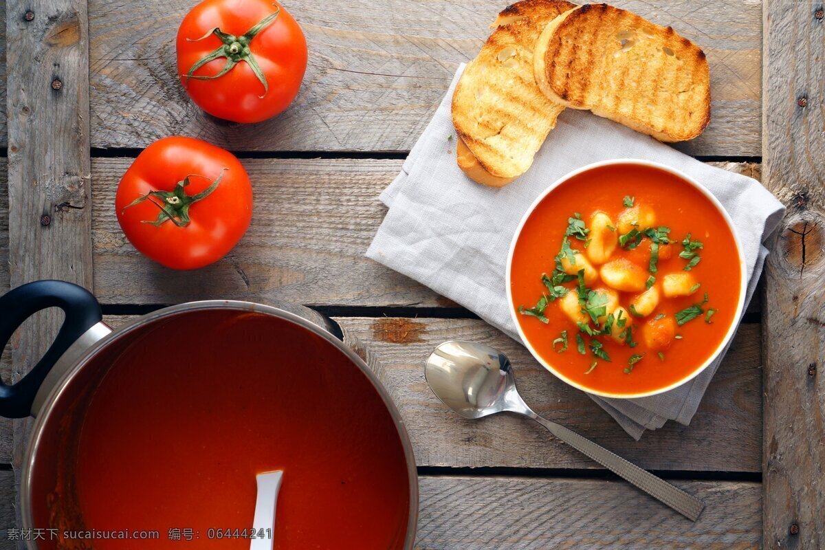 番茄汤 番茄 西红柿 汤 土豆 香草 烤面包 餐饮美食 西餐美食