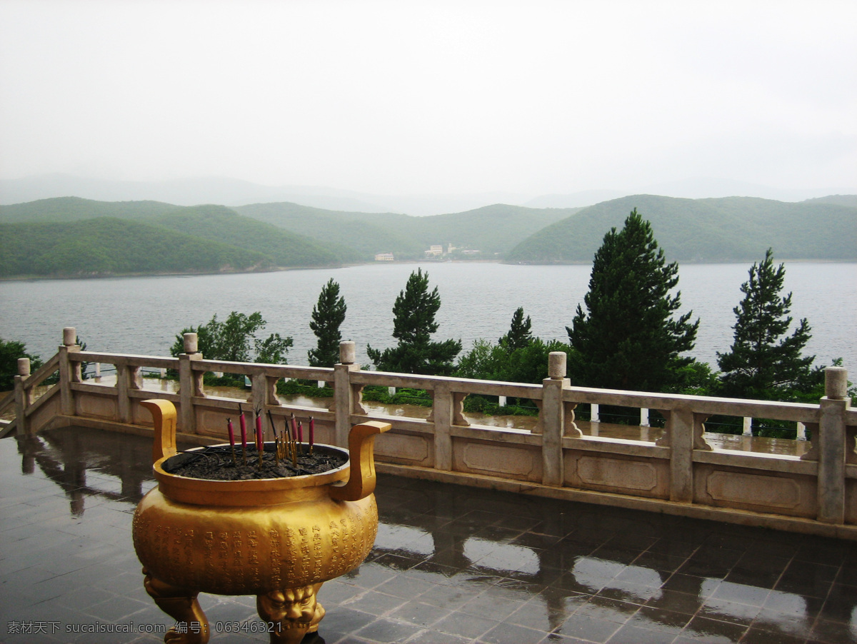 湖边 香 座 国内旅游 栏杆 旅游摄影 摄影图 下雨 拜佛 寺院外 风景 生活 旅游餐饮