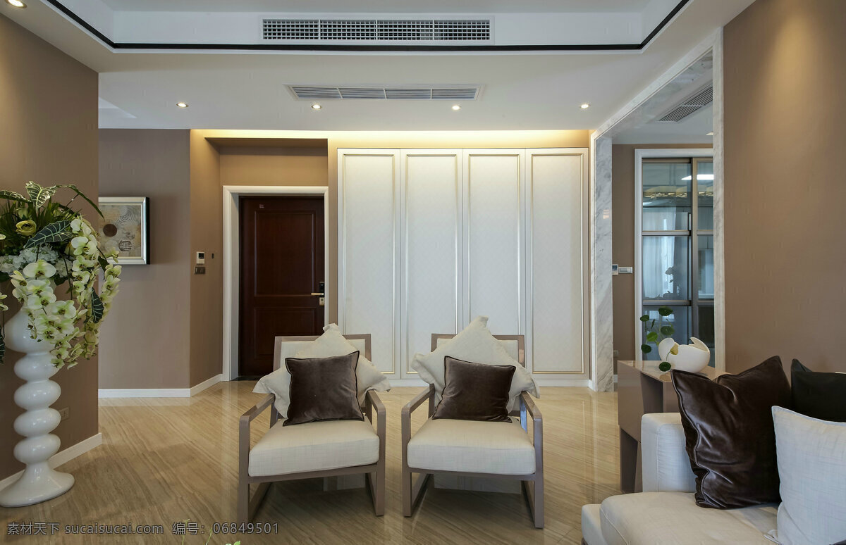 现代 清新 客厅 褐色 背景 墙 室内装修 效果图 白色花瓶 客厅装修 褐色背景墙 素色沙发