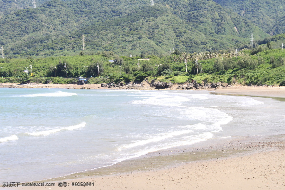 海滩 石头 滩 蓝天 白云 碧海蓝天 沙滩 山 石滩 海角 树木 摄影图 旅游摄影 自然风景 自然景观 山水风景