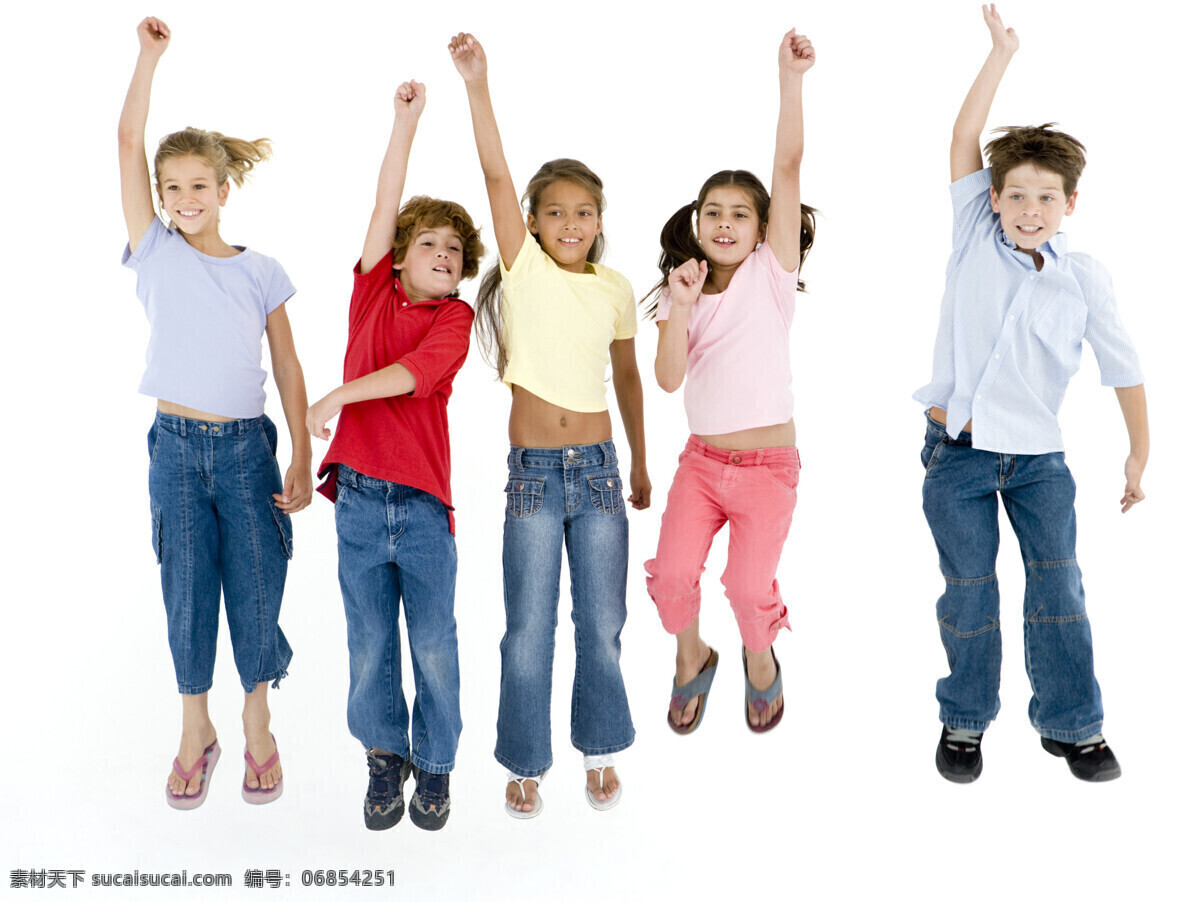 举手 跳跃 外国 儿童 外国儿童 孩子 男孩 女孩 微笑 天真可爱 高清图片 生活人物 人物图片