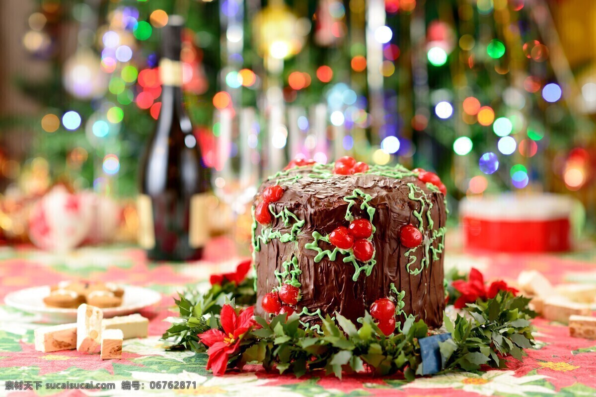 圣诞 蛋糕 光斑 星光 美食 糕点 酒瓶 餐具 盘子 圣诞节 生日蛋糕图片 餐饮美食