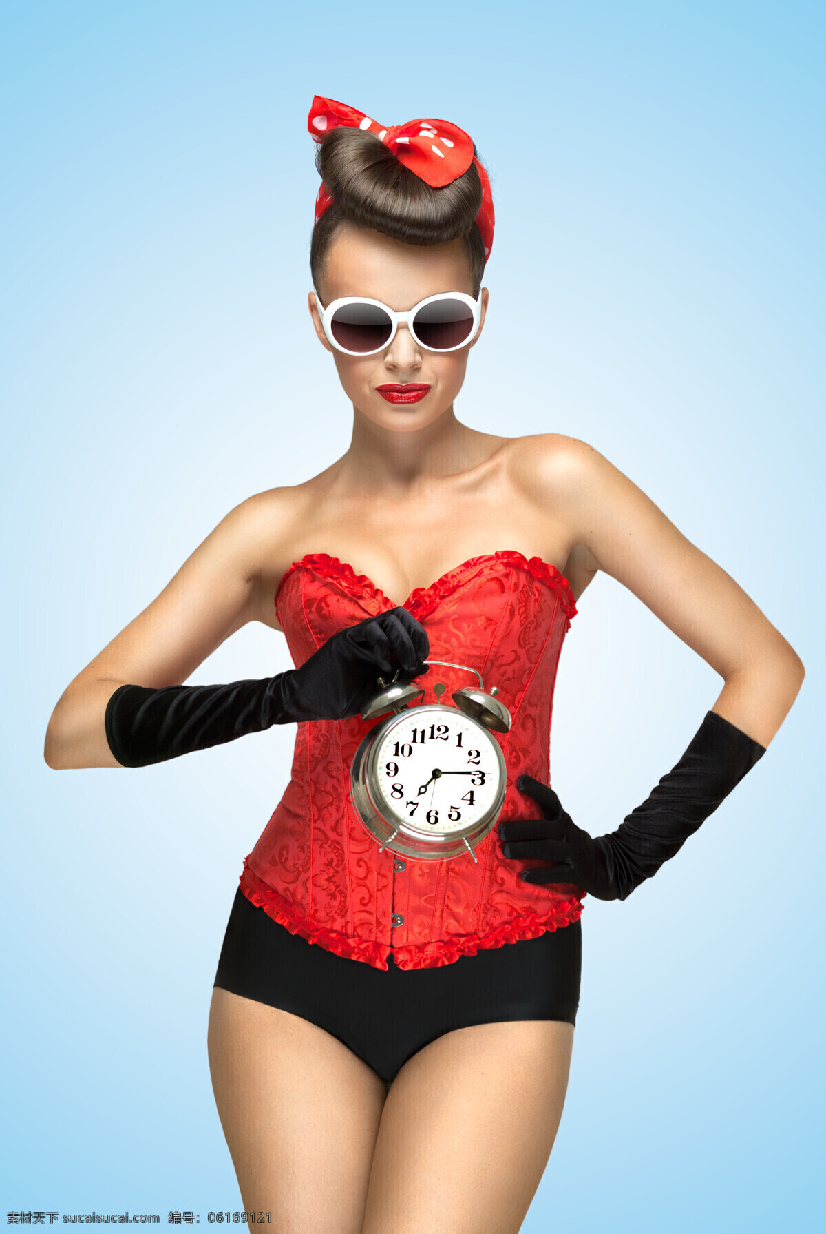 手 钟表 女人 外国女人 时间 墨镜 拿着 黑色手套 红色性感内衣 美女图片 人物图片