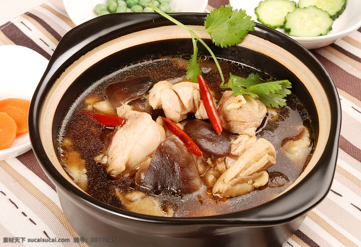 小鸡 炖 蘑菇 砂锅 鸡肉 菜谱 传统美食 餐饮美食