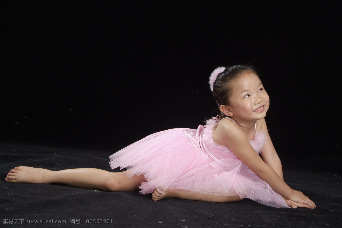 舞蹈女孩 舞蹈 女孩 练功 笑容 可爱 黄亦飞 儿童图片 儿童幼儿 人物图库