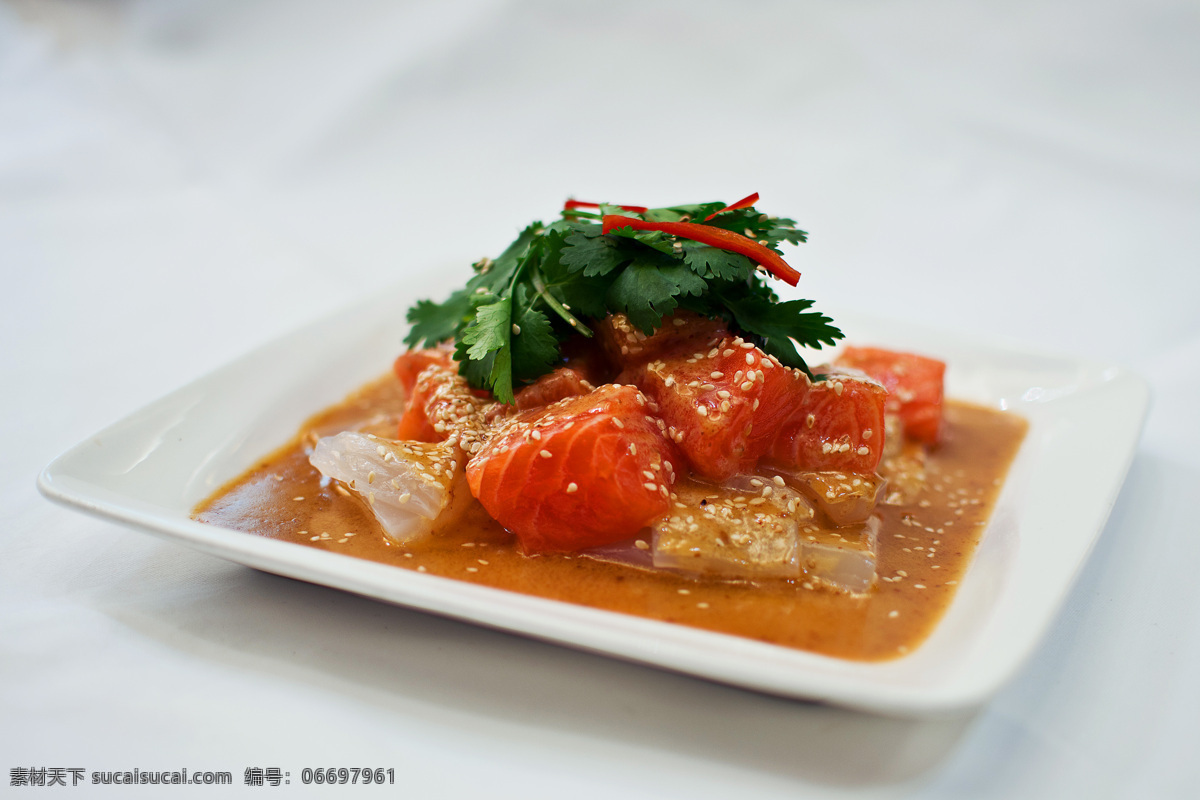 鱼 三文鱼 芝麻 盘菜 熟菜 特色菜 美食 美味 可口 好吃 餐饮美食 传统美食