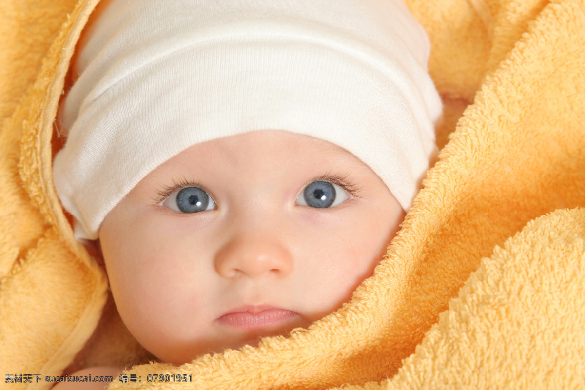 可爱宝贝 宝贝 baby 蓝眼 小嘴 大眼睛 幼嫩皮肤 白色帽子 黄色毛巾 高清晰 摄影图库 人物图库 儿童幼儿 外国人物