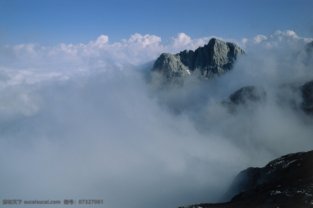 高山 雾 海景 光 景观 景光 景色 蓝天 白云 云彩 白天 山峰 雾海 大自然 明亮 宽阔 高清图片 山水风景 风景图片