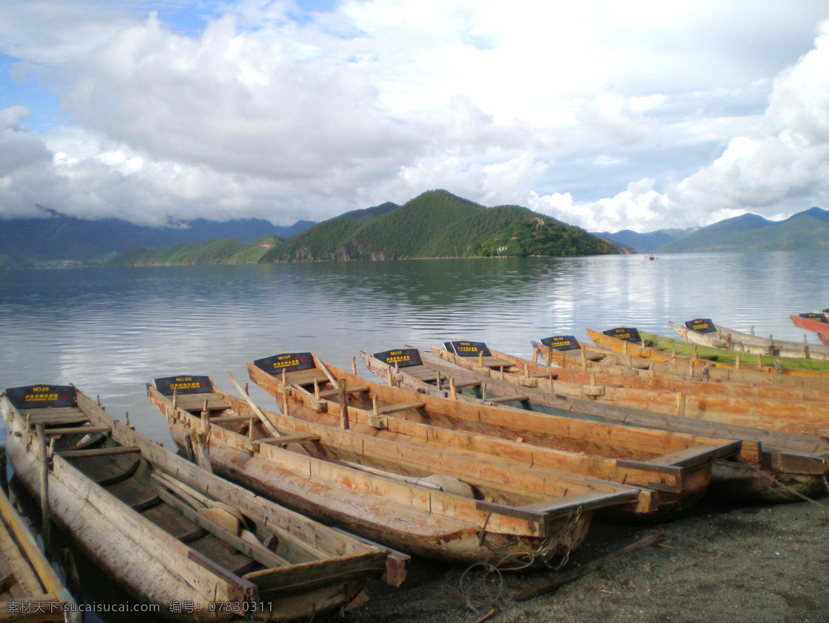 湖泊 湖 湖水 湖面 湖畔 湖岸 游船 木船 山水 山峰 山水风景 风景 蓝天 蓝天白云 旅游摄影 山水篇 自然风景