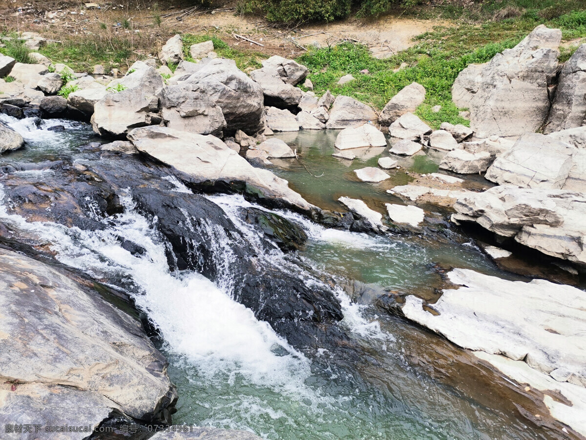 小瀑布 流水 瀑布 山石 蜿蜒 绿色 自然景观 山水风景