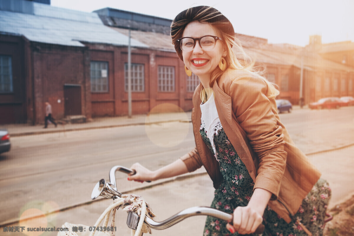 骑 自行车 外国 女人 女性女人 欧美女性 美女模特 美女写真 美女图片 人物图片