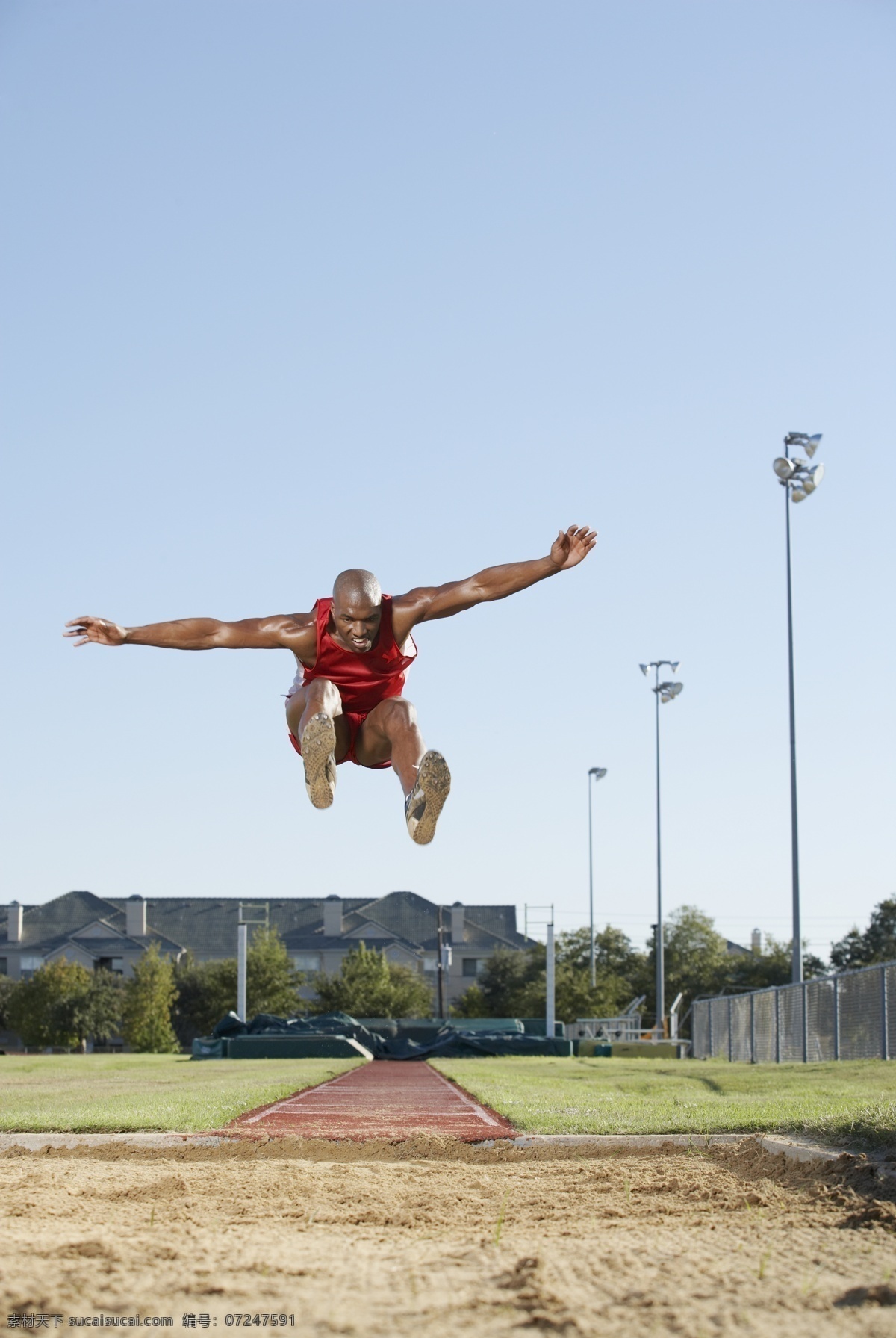 跳远 黑人 女性 运动员 体育运动 体育项目 体育比赛 外国人 男性 三级跳 沙坑 摄影图 高清图片 生活百科