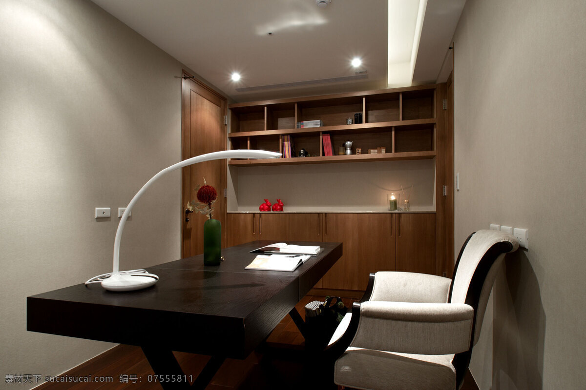 中式 气质 书房 木制 书桌 室内装修 效果图 木制书桌 浅色背景墙 木制柜子 白色椅子
