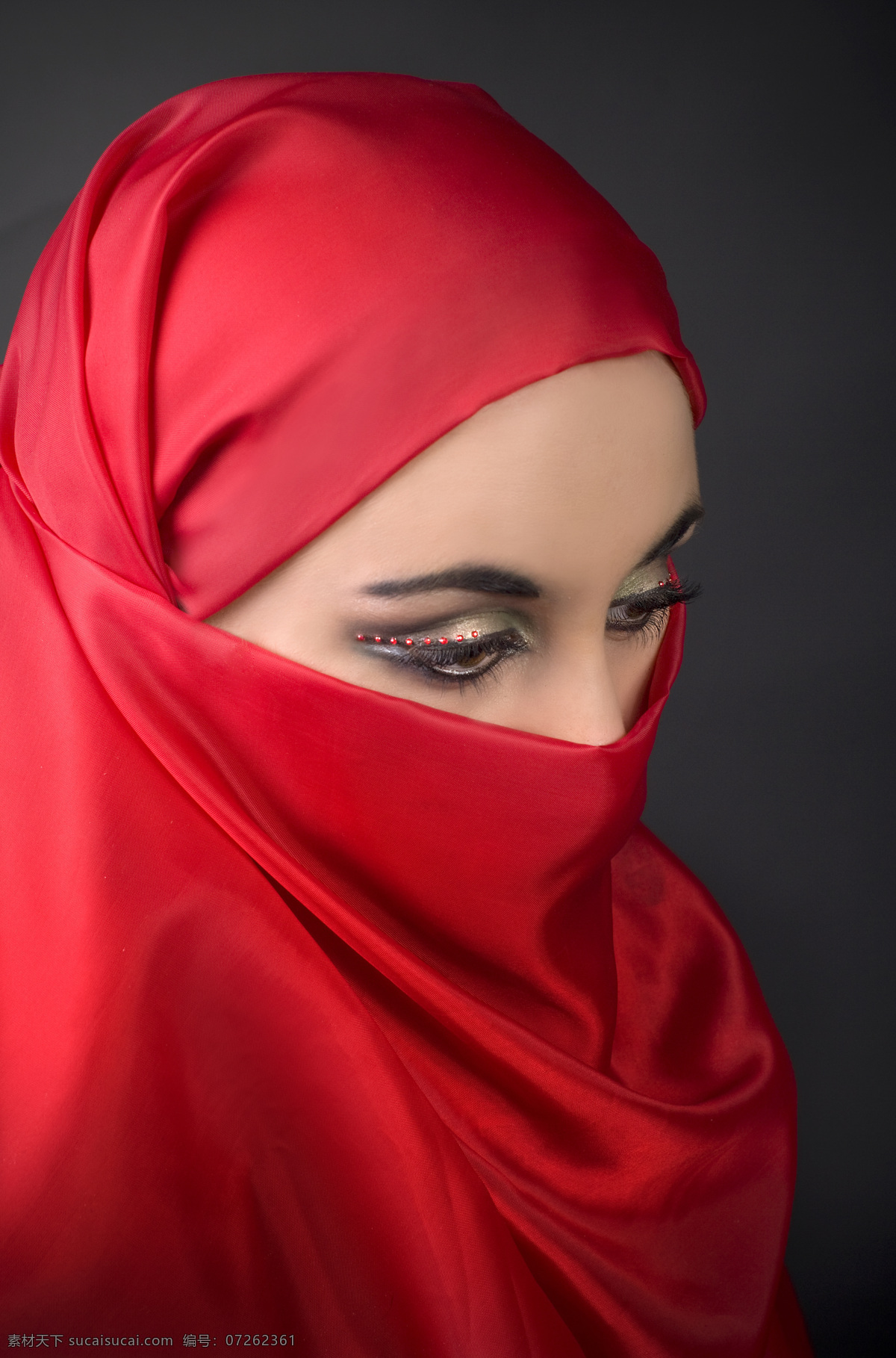 美丽 红衣 波斯 女郎 穆斯林女性 伊斯兰教美女 波斯女郎 漂亮女人 美丽女人 优雅女性 美女图片 人物图片