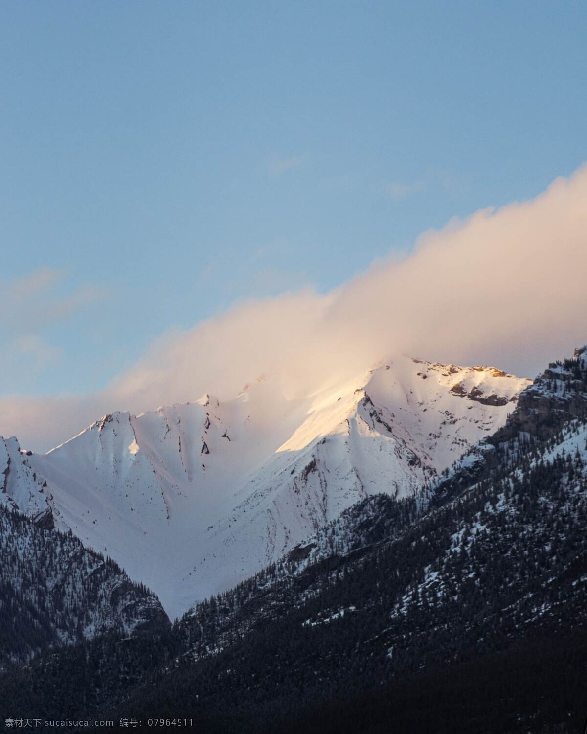 雪山图片 山脉 雪山 积雪 大雪 雪水 远山 山峰 云雾 天空 山色 云朵 景色 美景 风景 自然景观 自然风景