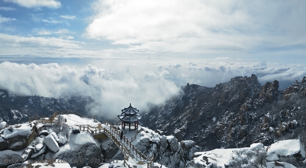 冬季崂顶 青岛风光 崂山 崂顶 雪景 冬季景色 雪 云 亭子 山顶 远山 自然景观 风景名胜