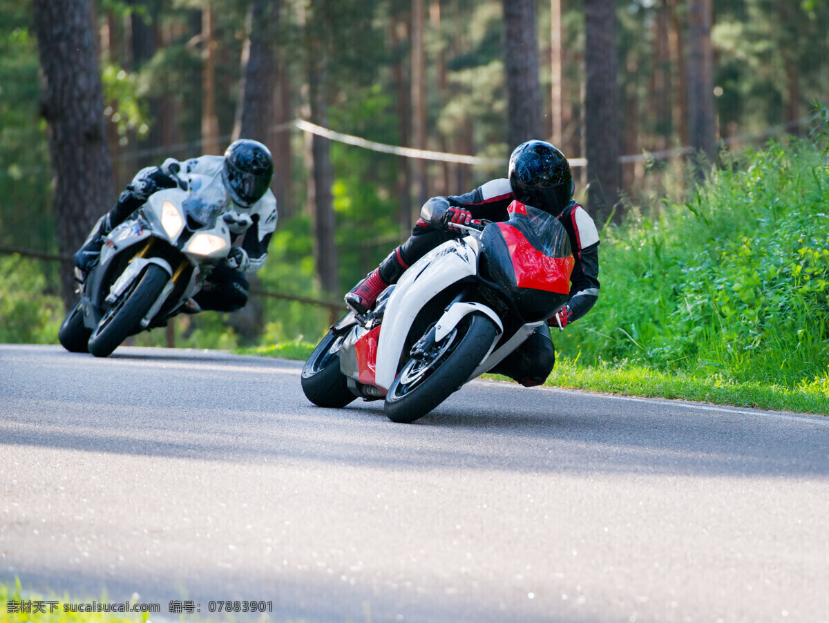 公路 上 摩托车 赛车手 机车男人 动感摩托车 机车 赛车 交通工具 其他类别 现代科技