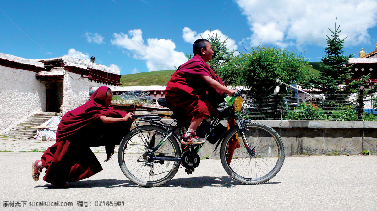 快乐的小喇嘛 西藏 人文 风光 喇嘛 寺庙 骑行 自行车 骑行川藏线 自然风景 旅游摄影