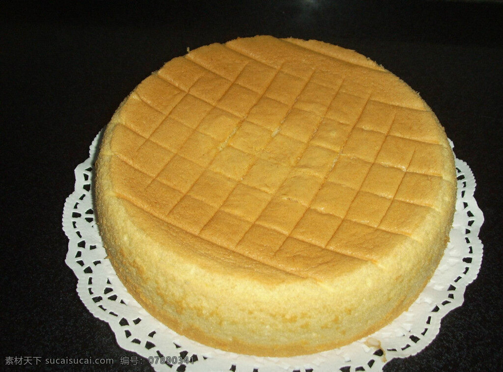 松软型 蛋糕 圆蛋糕 中甜味 蛋香留口 别具风味 西式点心 烘烤类食品 美食天下 西餐美食 餐饮美食