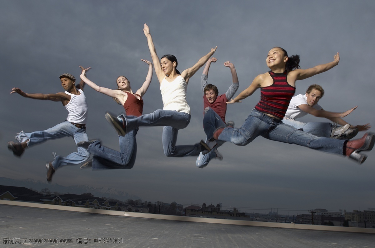 跳跃 外国 青年 男女 男性 男人 时尚男人 活力 女性 美女 外国青年 舞者 街舞 极限运动 体育运动 摄影图 素材图库 高清图片 生活人物 人物图片