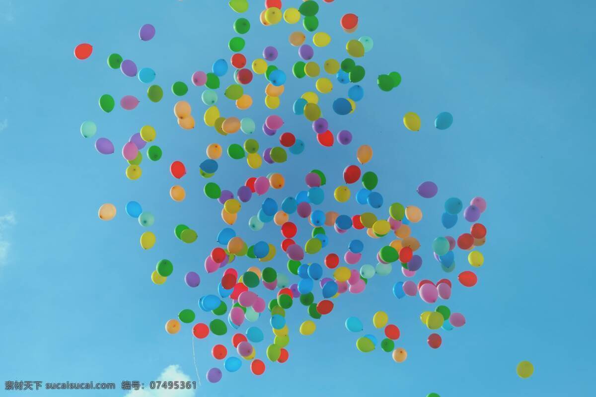 放飞的气球 气球 漫天气球 儿童 玩耍 彩色气球 五彩气球 生活百科 生活素材