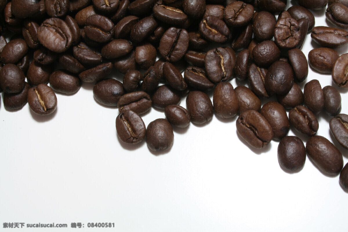 许多 咖啡豆 特写 很多咖啡豆 一片 一堆 原料 咖啡 椭圆形 coffee 深褐色 饱粒 颗粒 饱满 成熟 色泽艳丽 味美纯香 高清图片 咖啡图片 餐饮美食