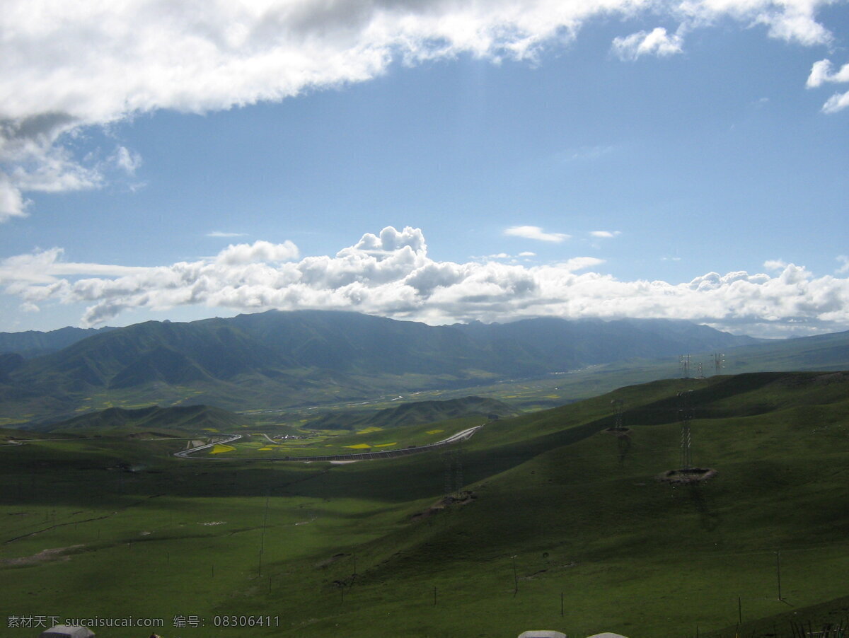 山坳 农庄 白云 蓝天 大草原 山峦 远山 道路 马路 大山 山林 小草 草原 铁塔 电线杆 电线 平原 阳光 自然风景 自然 自然景观 景观 旅游摄影