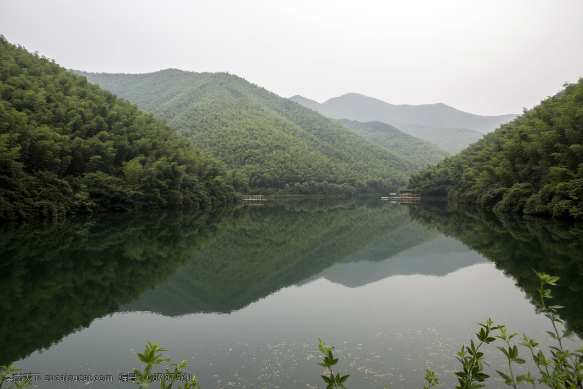 南山竹海风景 南山竹海 江苏 溧阳市 山峦 湖水 倒影 竹林 旅游摄影 国内旅游