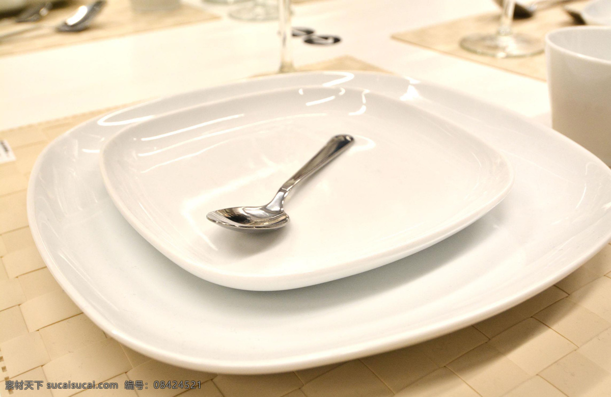 盘子 餐具 物品 静物 照片 生活百科 生活素材