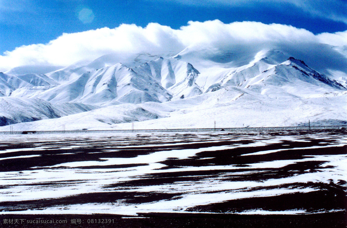 青藏 昆仑山 玉珠峰 圣山 白色的山 雪山 雪线 乌云 蓝天 青藏铁路 风景名胜 自然景观