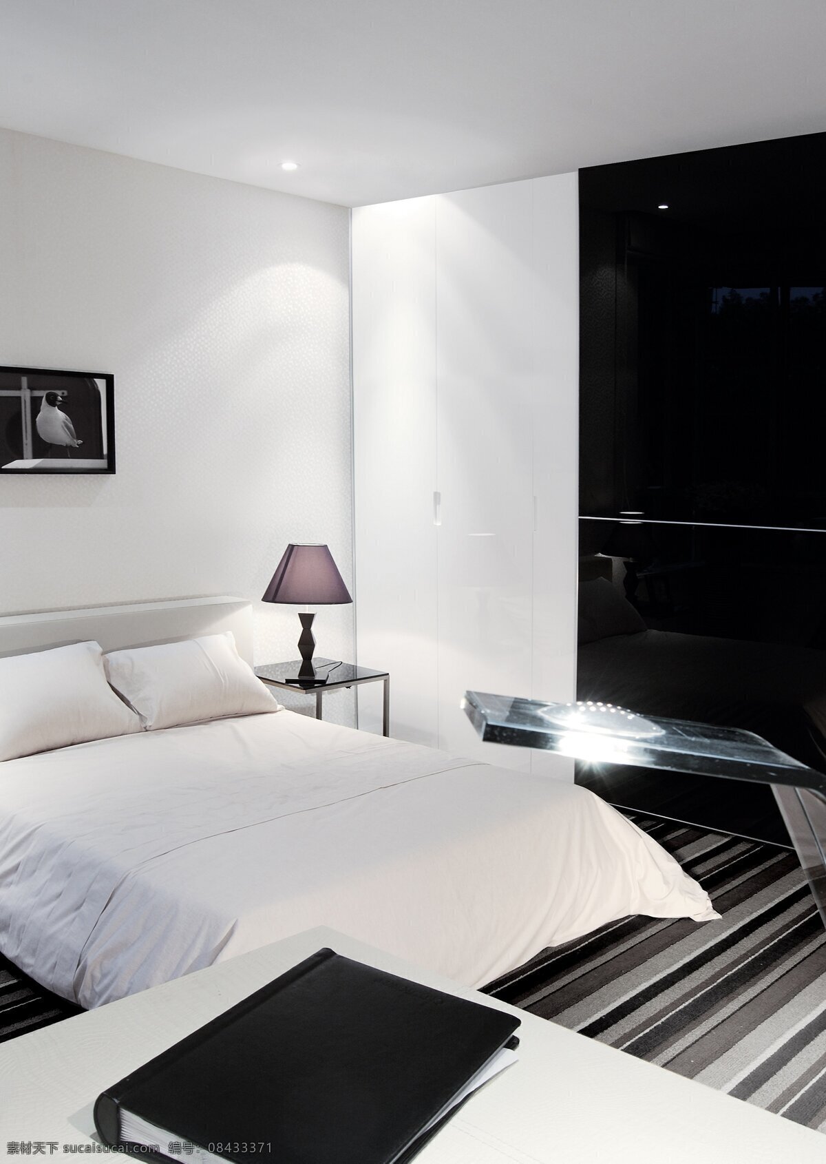 简约 风 室内设计 卧室 床 效果图 现代 吊灯 台灯 条纹地板 装饰画 白色 调 家装