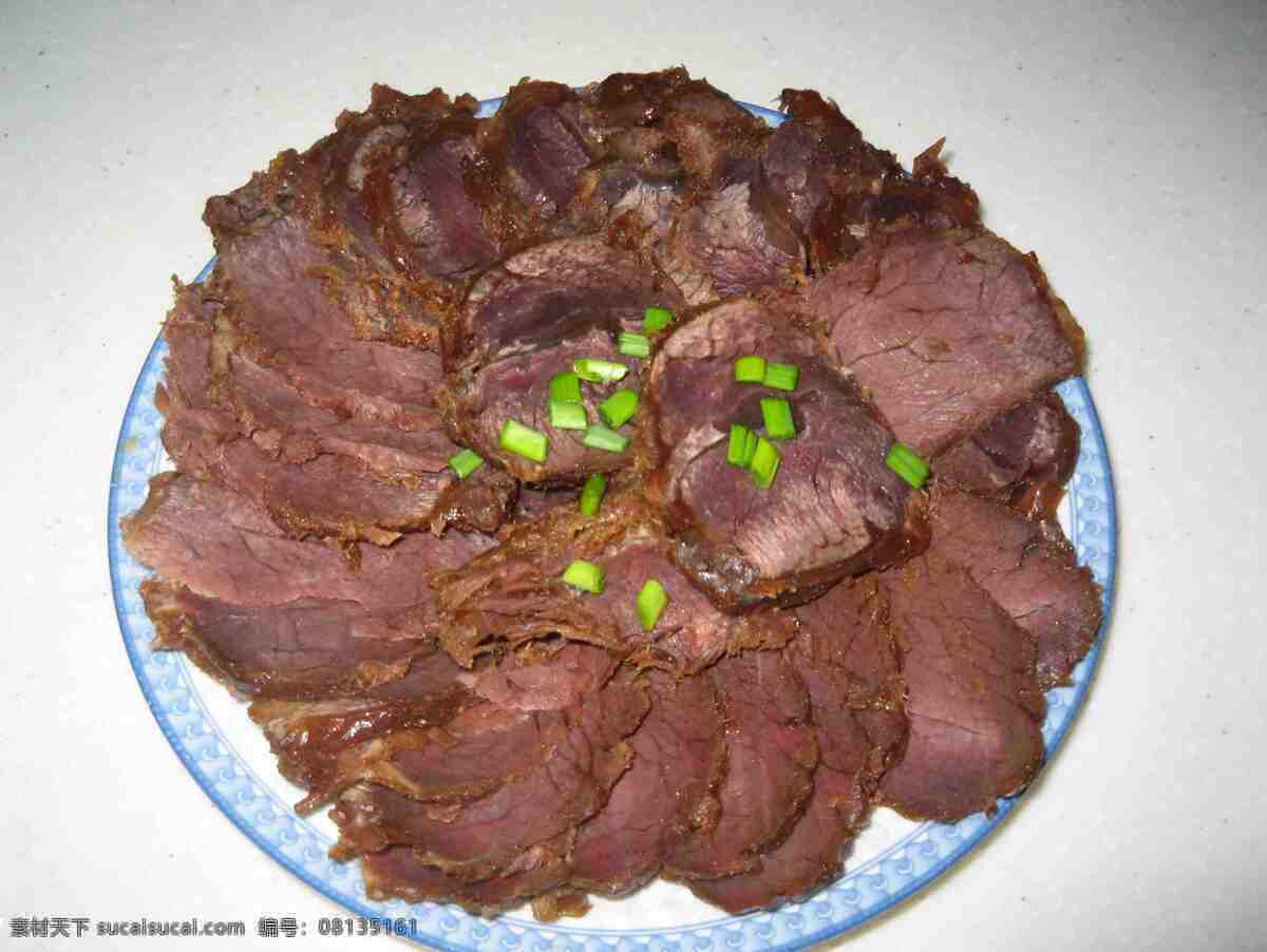 盐水牛肉 牛腿肉 腌制少时 焖煮而成 切片装盆 冷盆菜 熟食店菜谱 传统美食 餐饮美食