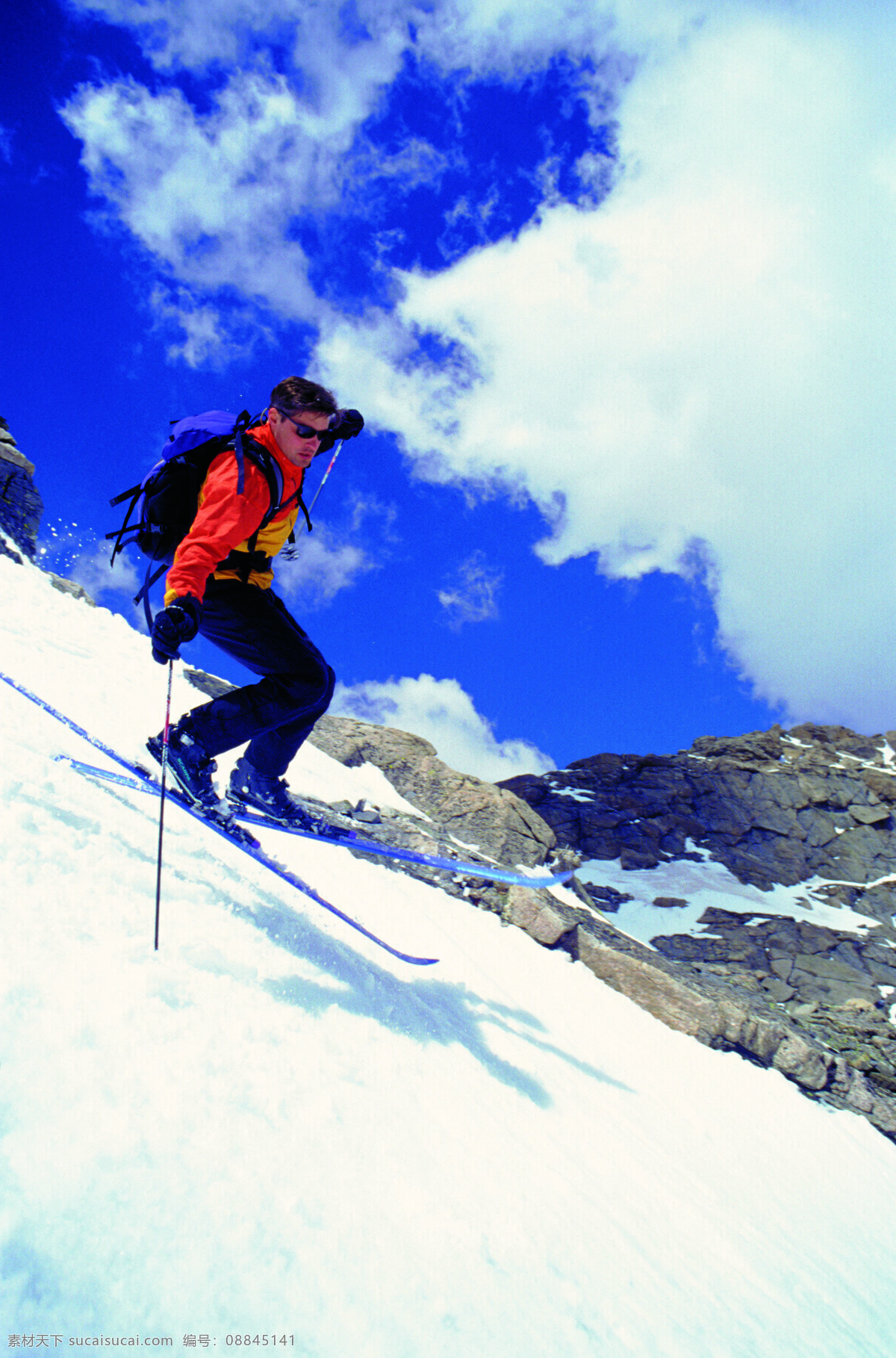 滑雪 户外 运动 体育 雪地 雪山 峭壁 惊险 高山 悬崖 蓝天 文化艺术 体育运动 户外运动 摄影图库