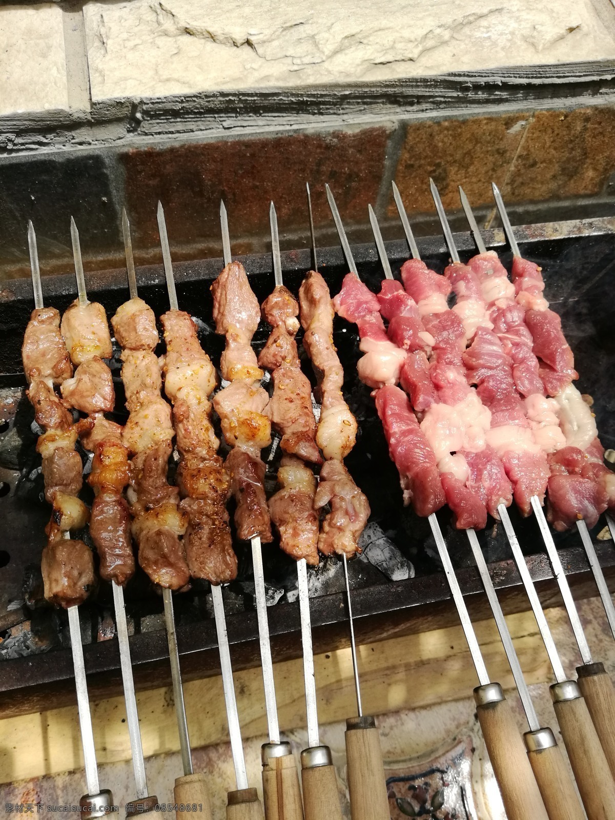 碳 烤 羊肉串 生 熟 对比 烤串 碳烤 生熟 撸串 舌尖中国美食 餐饮美食 传统美食