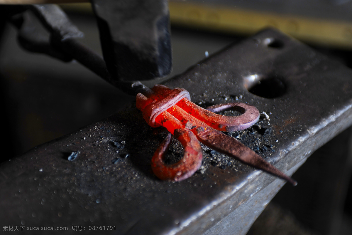 铁 制品 铸造 铸铁 打铁 铁匠 烧铁 炼铁 商务人士 人物图片