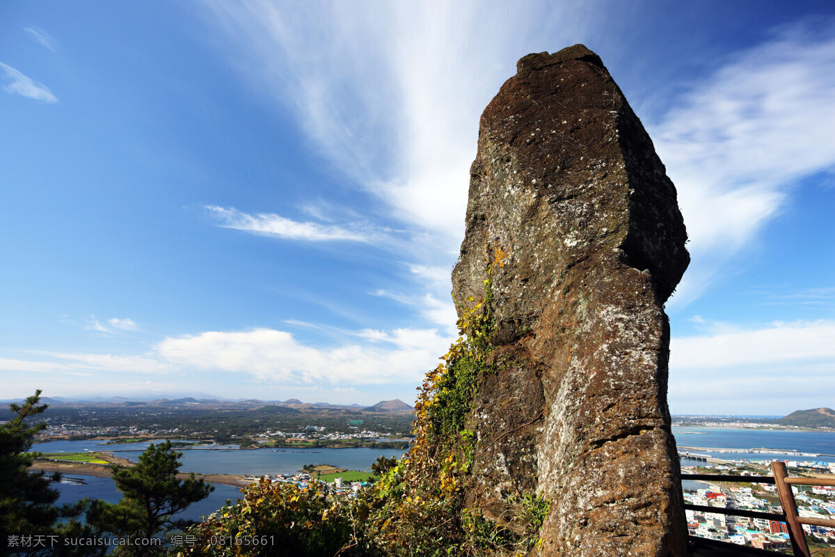 巨石 城 山 日出 峰 奇形怪石 大海 绿树 山峰 楼房建筑 蓝天 白云 阳光 奇山怪石 山水风景 自然景观