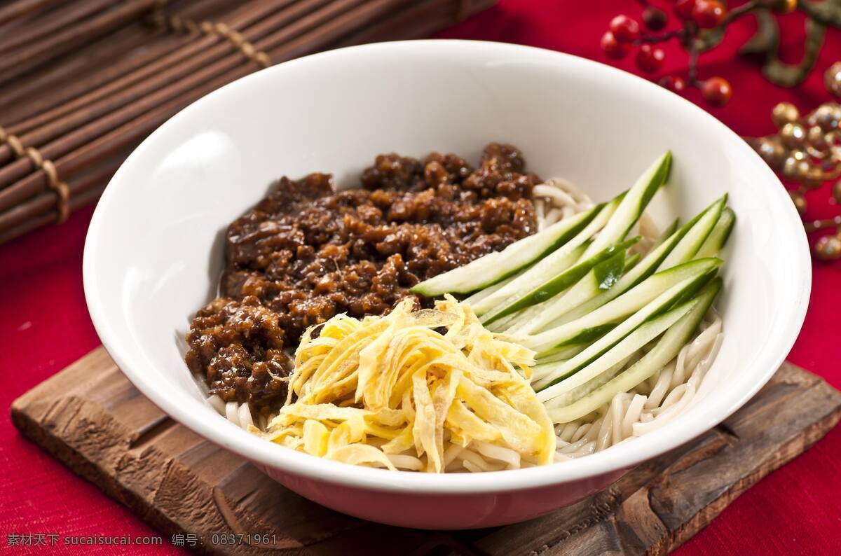 炸酱面 面条 面食 肉燥 肉燥面 过油肉 杂酱面 过油肉拌面 新疆拌面 餐饮美食 传统美食